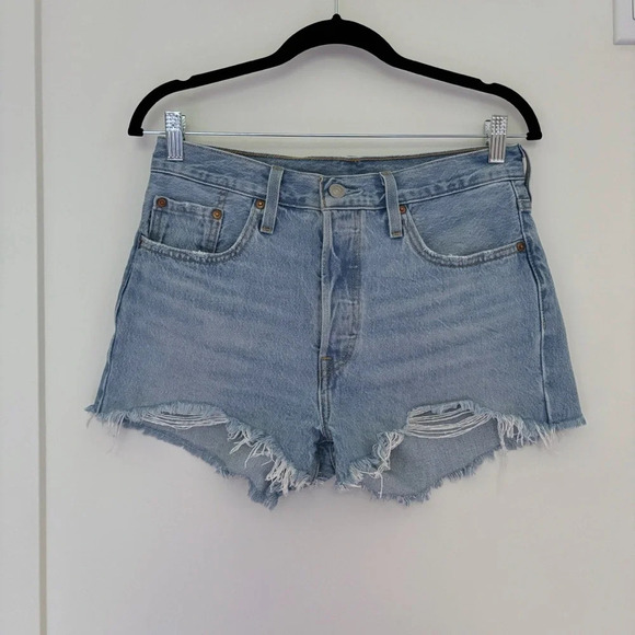 Levi’s Premium 501 Original Fit High Rise Short in Luxor Heat Light Wash Size 28 - Picture 4 of 9